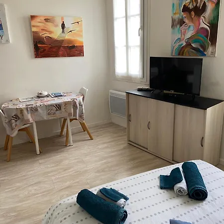 Studio tout confort meublé le petit logis-local vélo Rochefort  Exterior foto
