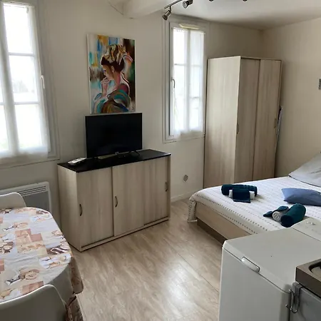 Studio tout confort meublé le petit logis-local vélo Rochefort  Exterior foto